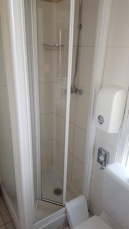 Camera Doppia con Letti Singoli con Bagno Privato