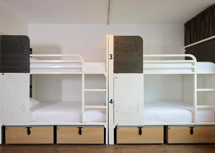 Hostel Generator Paris
